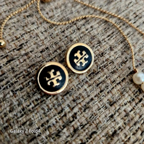 Tory Burch Earrings and Bracelet in Set Black & Gold - Picture 3 of 4